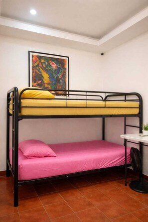 1 dormitorio, tabla de planchar con plancha, wifi gratis y ropa de cama