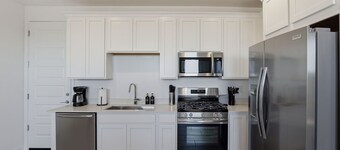 Blue Desert Oasis - 4 Bed w/ Bonus Casita and Pool and Firepit