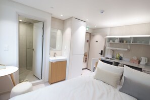 Standard Double Room, City View - Sinchon Stay (Seoul)