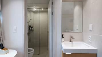 Standard Double Room, City View | Bathroom