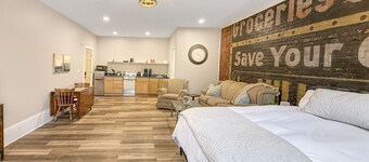 Historic Harmar Studio | Walk to Dining (494751)