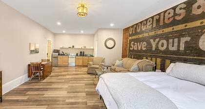 Historic Harmar Studio | Walk to Dining (494751)