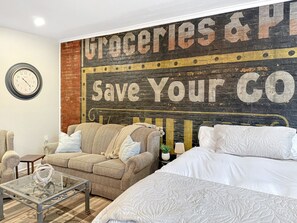 1 bedroom, iron/ironing board, WiFi, bed sheets - Historic Harmar Studio | Walk to Dining (494751) (Marietta)