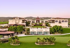 Exterior - Luxury 3BR Condo at Diamante Resort Golf, Crystal Lagoon & Private Jacuzzi (Cabo San Lucas)