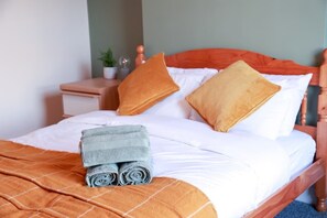 2 habitaciones, tabla de planchar con plancha, wifi y ropa de cama 