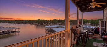 Modern Condo at 11mm in Sunrise w/ PWC & Boat Slip