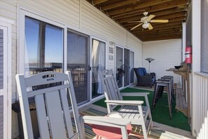 Apartamento, varias camas, acceso a la piscina (View to a Thrill) | Terraza o patio