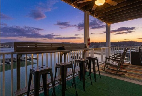 Modern Condo at 11mm in Sunrise w/ PWC & Boat Slip