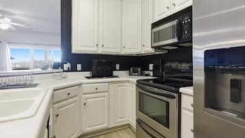 Appart'hÎtel, plusieurs lits, accÚs piscine (View to a Thrill) | Cuisine privée