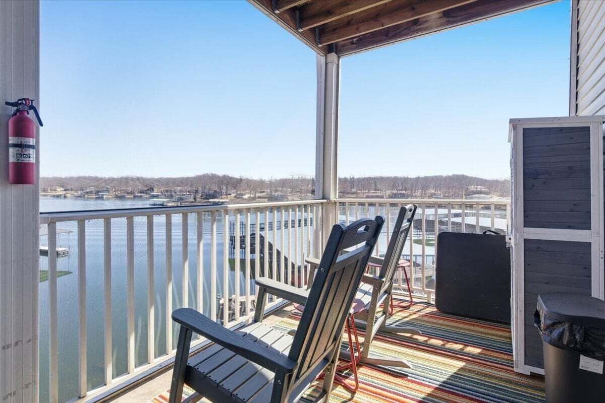 コンドミニアム ベッド (複数台) プールアクセス (View to a Thrill) | 部屋からの景観