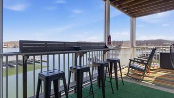 Appartamento, letti multipli, accesso alla piscina (View to a Thrill) | Vista dalla camera