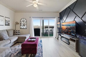 Condo, Multiple Beds, Pool Access (View to a Thrill) | Living area