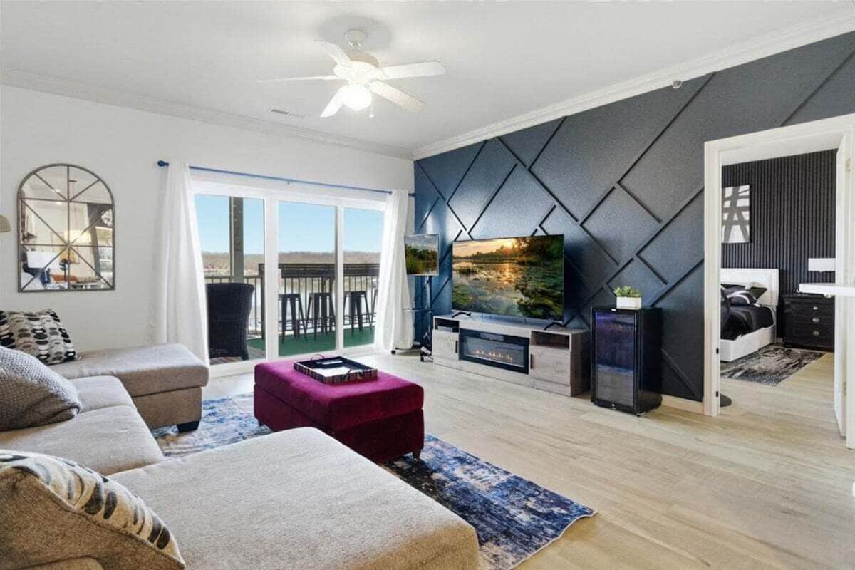 Condo, Multiple Beds, Pool Access (View to a Thrill) | Living area