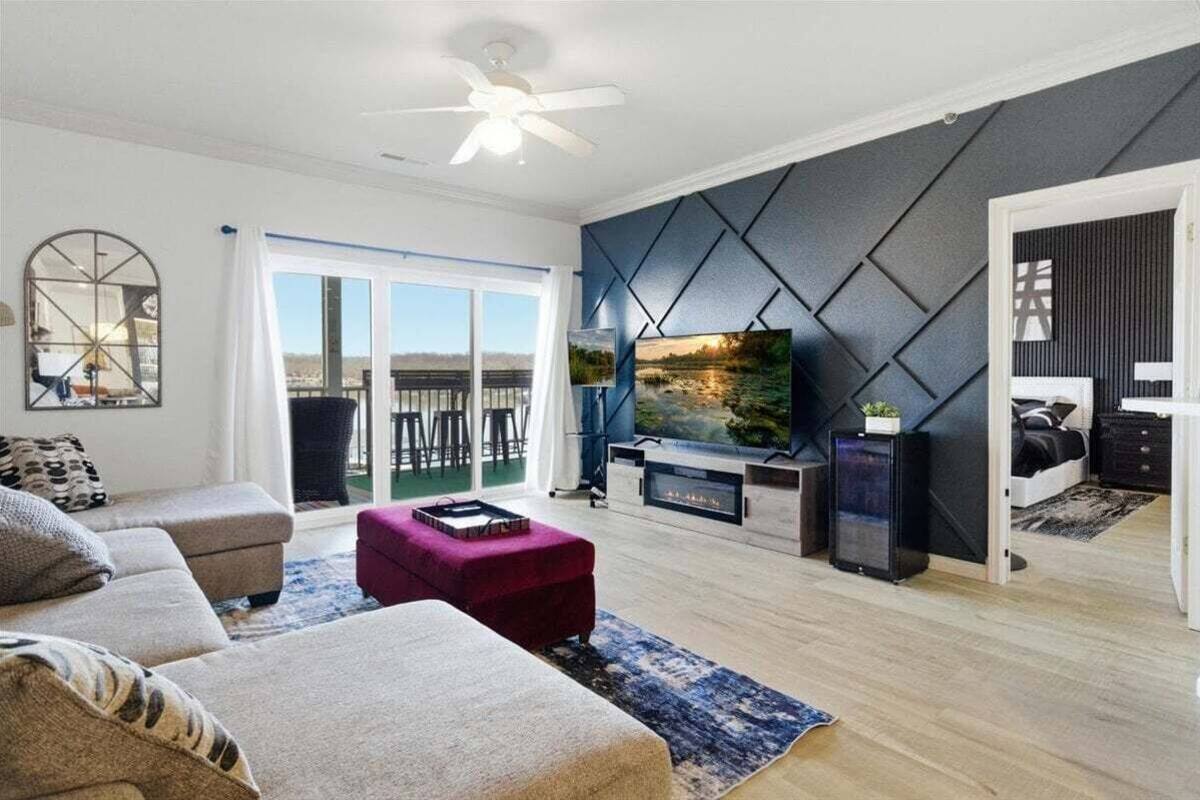 Condo, Multiple Beds, Pool Access (View to a Thrill) | Living area