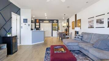 Condo, Multiple Beds, Pool Access (View to a Thrill) | Living area