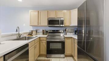 Kondominium, Beberapa Tempat Tidur, patio (Martinis on the Ledge) | Dapur pribadi