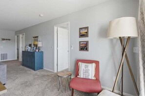 Apartment, Mehrere Betten, Terrasse (Martinis on the Ledge) | Innenbereich