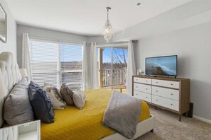 Condo, Multiple Beds, Patio (Martinis on the Ledge) - Beach Area, 2 Pools, Pet-friendly Condo at 20.5mm (Osage Beach)