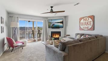 Condo, Multiple Beds, Patio (Martinis on the Ledge) | Living area