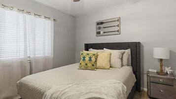 公寓式客房, 多张床, 露台 (Martinis on the Ledge)