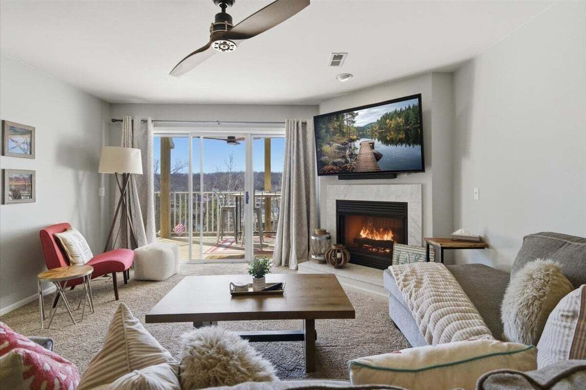 Condo, Multiple Beds, Patio (Martinis on the Ledge) | Living area