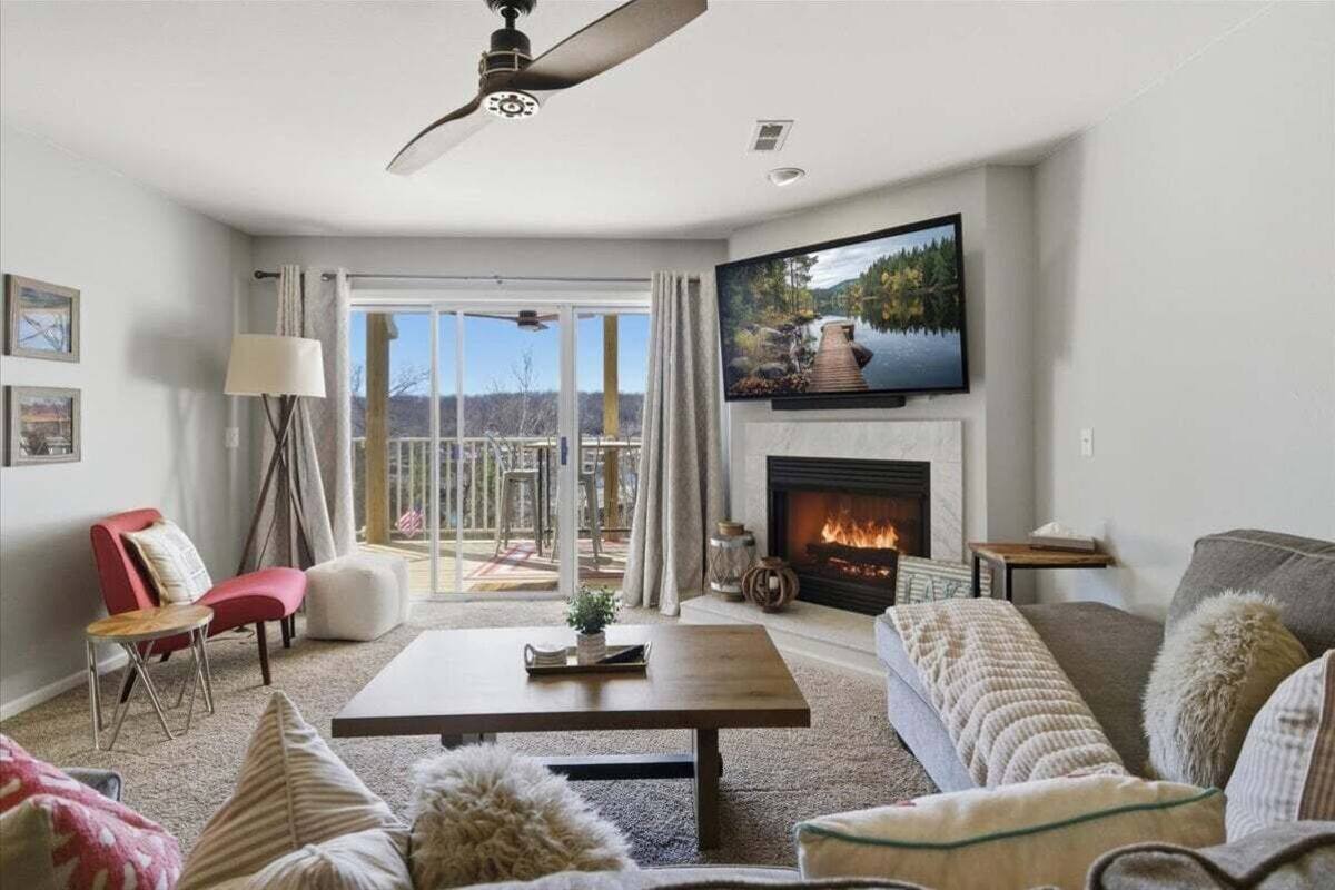 Condo, Multiple Beds, Patio (Martinis on the Ledge) | Living area