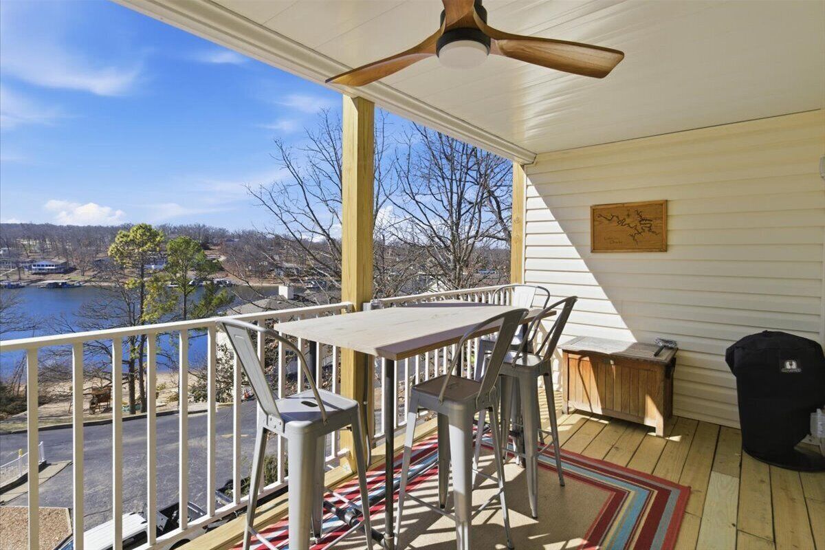 Leilighet, flere senger, terrasse (Martinis on the Ledge) | Utendørsservering