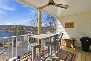 Leilighet, flere senger, terrasse (Martinis on the Ledge) | Utendørsservering