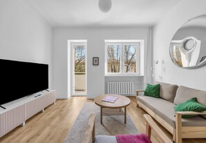 TV - Metro Młynów Charming Apartment (Warszawa)