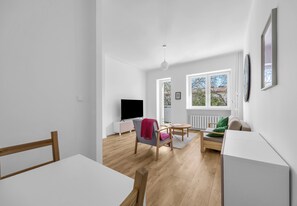 TV - Metro Młynów Charming Apartment (Warszawa)