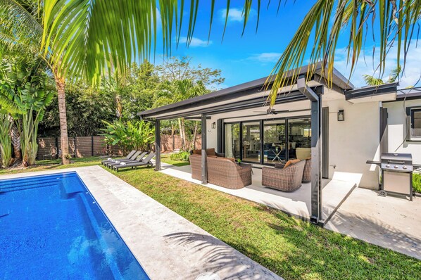 Outdoor pool - The Oasis Heaven In Miami - Private Pool - Sleeps 14 - (Miami)