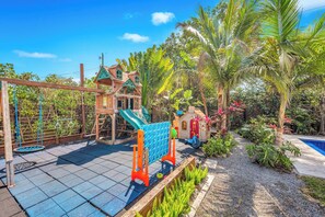 Children’s area - The Oasis Heaven In Miami - Private Pool - Sleeps 14 - (Miami)