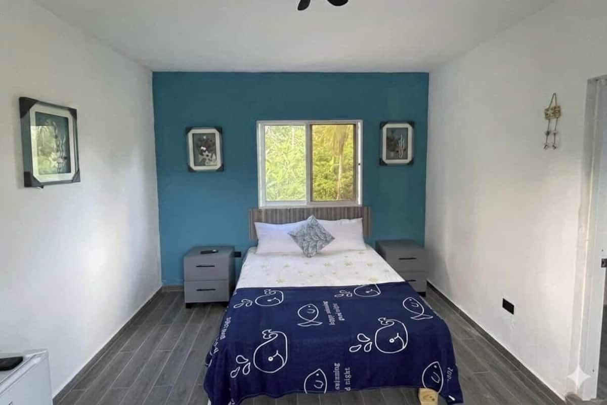 Apartemen Deluks, balkon, pemandangan halaman