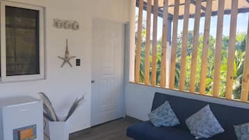 Deluxe appartement, balkon, uitzicht op de binnenplaats | Woonruimte