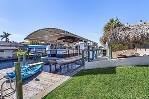 Marina - Walk to Yacht Club Beach, Pool, Spa & Gulf Access Waterfront Escape - Cozy Corner - Roelens (Cape Coral)