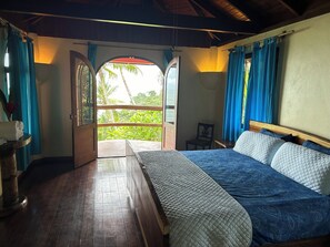 3 bedrooms, WiFi, bed sheets - Little castle on the beach, 3 bedroom 3 bathroom with pool in Dominicolito (Puntarenas Province)