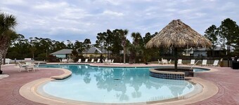 Charming Rookery Cottage #1800 | Pool, Nature Trails & Beach Nearby