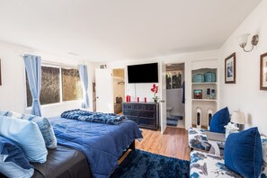 3 bedrooms, iron/ironing board, travel cot, WiFi - Myrinn - Red Rock Views, Firepit & Walk to Uptown (Sedona)
