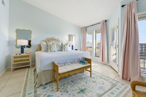 2 bedrooms - Ocean Mile K-6 ~ Salty Smiles! Offers unobstructed pool front and Gulf views! Newly renovated! (St. George Island)