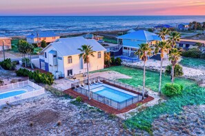 Exterior - Amazing Grace - Across street from beach, private pool, renovated & beach gear credit included! (St. George Island)