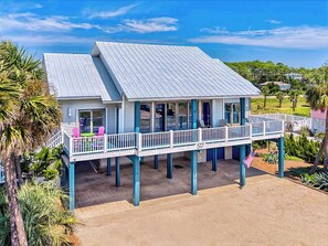 Exterior - Amazing Grace - Across street from beach, private pool, renovated & beach gear credit included! (St. George Island)