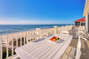 屋外ダイニングエリア