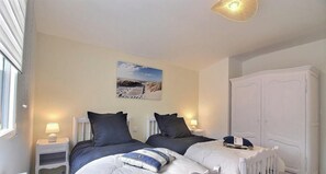 2 bedrooms, iron/ironing board, free WiFi, bed sheets - Penn Ty Minier - KERBORS (KERBORS)