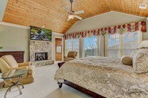 3 bedrooms, free WiFi, bed sheets - Paws Awhile - Mountain Vistas, Cozy Fireplace Chats, Movie Nights & Golf Swings (Jasper)