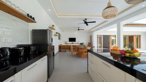 Private kitchen - Villa Kuwait Seminyak (Seminyak)