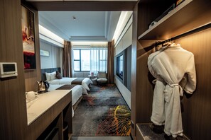 Ropa de cama de alta calidad, cubrecamas y artículos del minibar gratis 