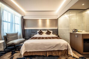 Habitación básica doble, baño privado, vista a la ciudad