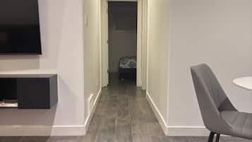 2 habitaciones, tabla de planchar con plancha, wifi y ropa de cama