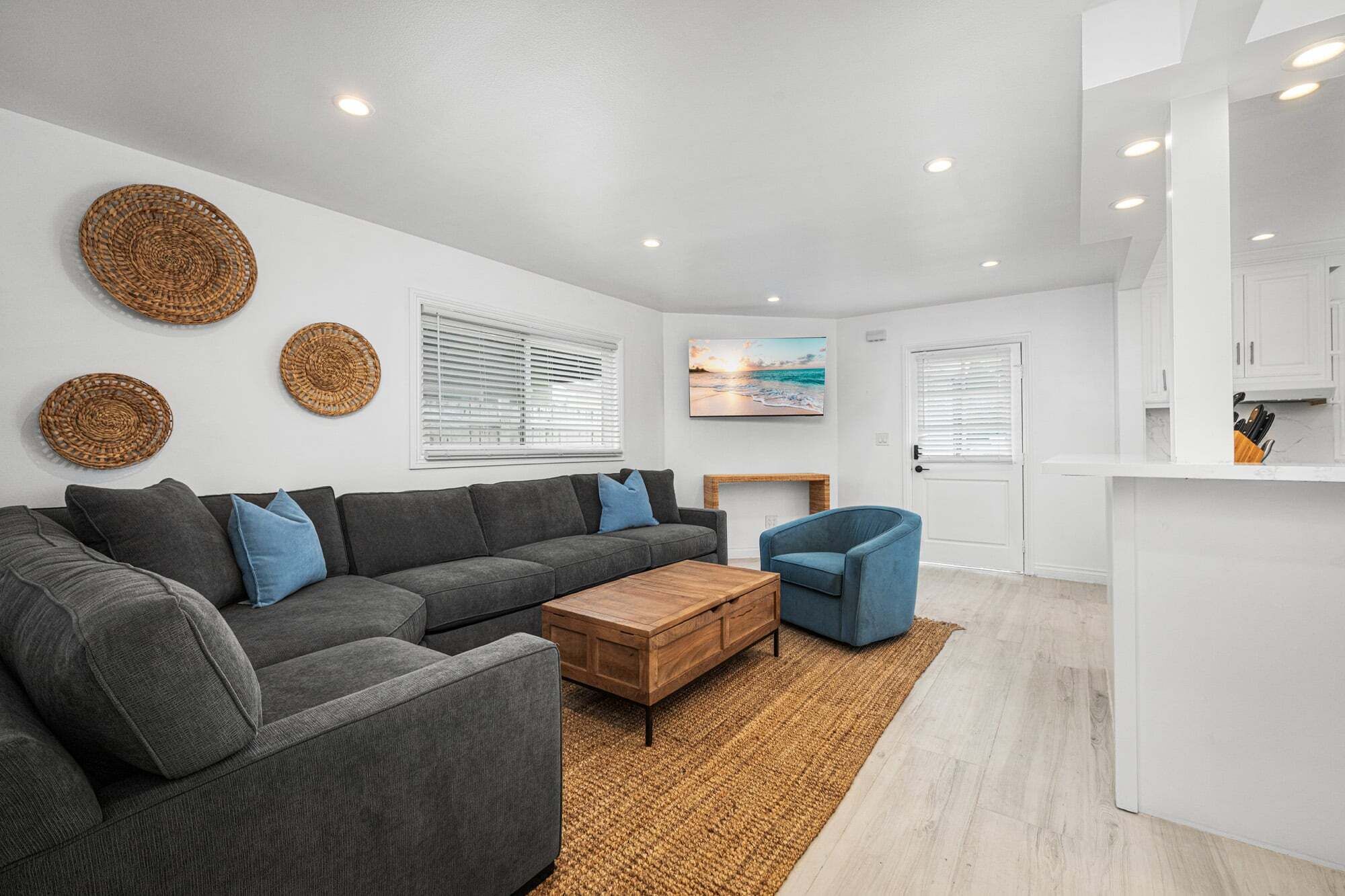 Balboa Remodeled Downstairs Unit With Parking Near The Funzone - Newport Beach, CA