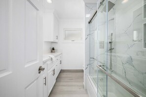 Hair dryer, towels - Balboa Remodeled Upstairs Unit with Parking Near the Funzone (Newport Beach)